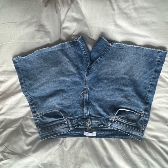Size 10 Loft Jean shorts. Excellent used condition. - Picture 2 of 3